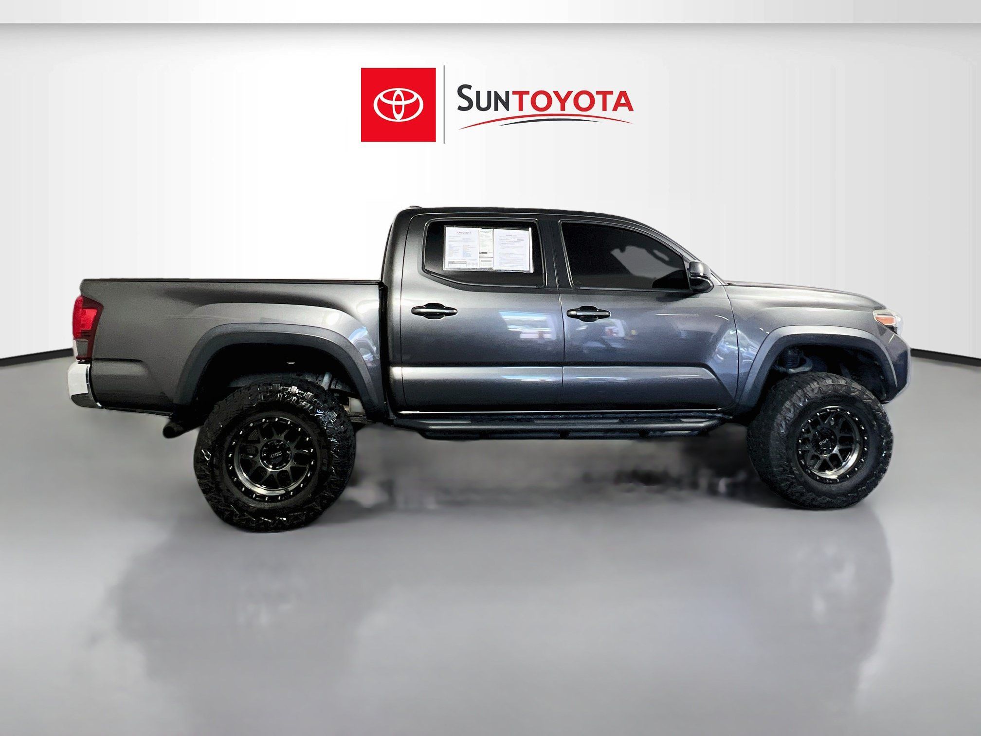 Used 2019 Toyota Tacoma TRD Off-Road AWD/4WD image 2