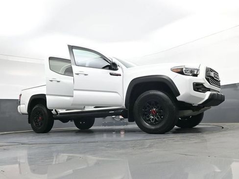 Used 2017 Toyota Tacoma TRD Pro AWD/4WD image 40