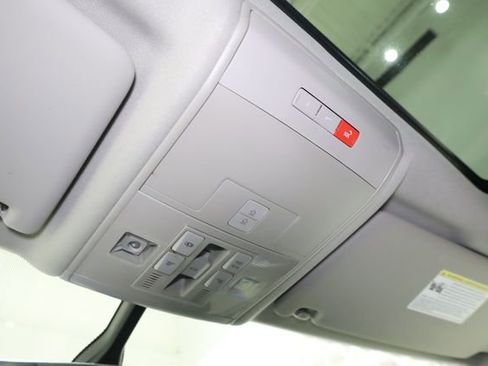 Used 2021 Volkswagen Atlas SE w/ Panoramic Sunroof Package image 26