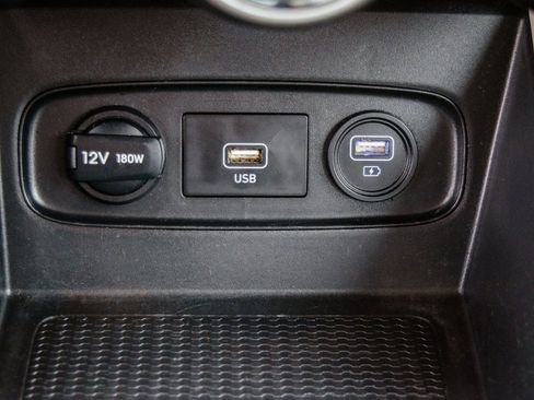 Used 2021 Hyundai Venue SEL image 19