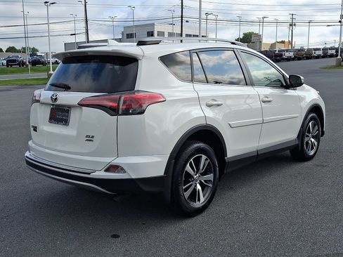 Used 2018 Toyota RAV4 XLE w/ Plus Extra Value Package AWD/4WD image 7