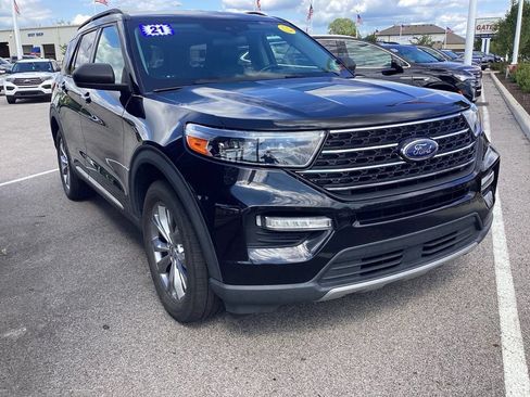 Used 2021 Ford Explorer XLT w/ Equipment Group 202A AWD/4WD image 1
