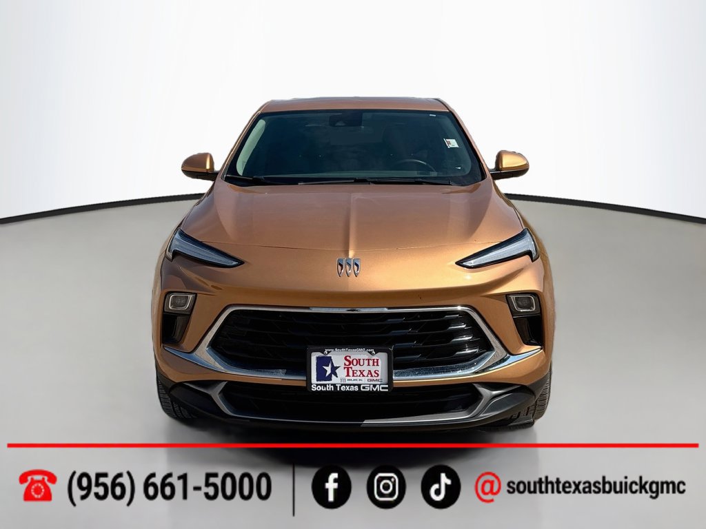 Used 2024 Buick Encore GX Preferred w/ Comfort Package FWD image 2