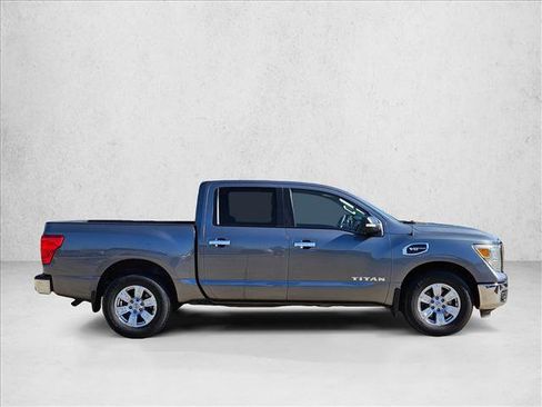 Used 2017 Nissan Titan SV image 4