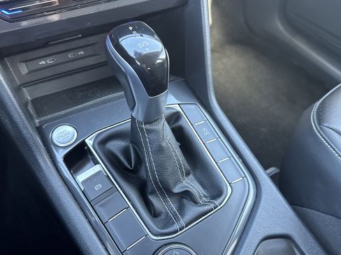 Used 2024 Volkswagen Tiguan SE AWD/4WD image 23