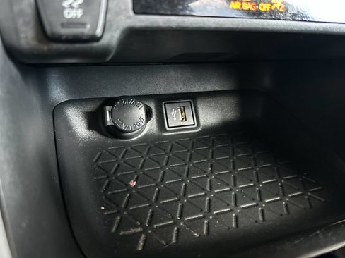 Used 2024 Toyota RAV4 XLE FWD image 27