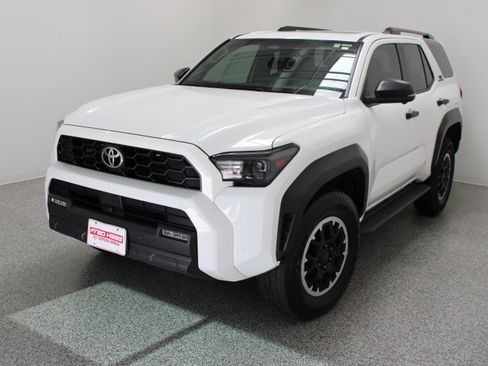 Used 2025 Toyota 4Runner TRD Off-Road Premium w/ Tow Technology Package AWD/4WD image 2