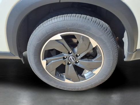 Used 2024 Nissan Rogue SV FWD image 28