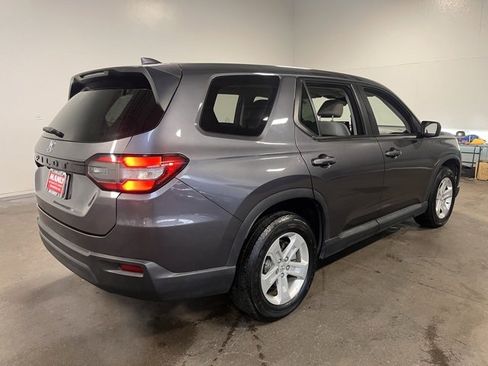 Used 2023 Honda Pilot LX image 3