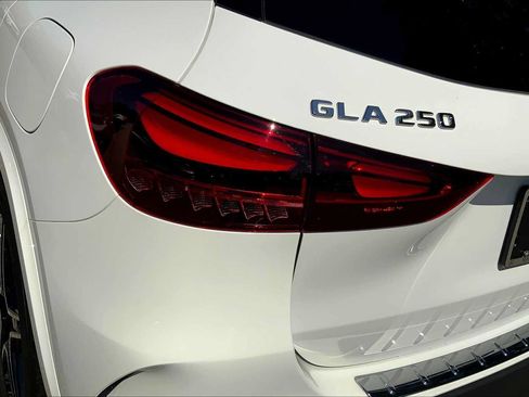 Certified 2026 Mercedes-Benz GLA 250 4MATIC image 18