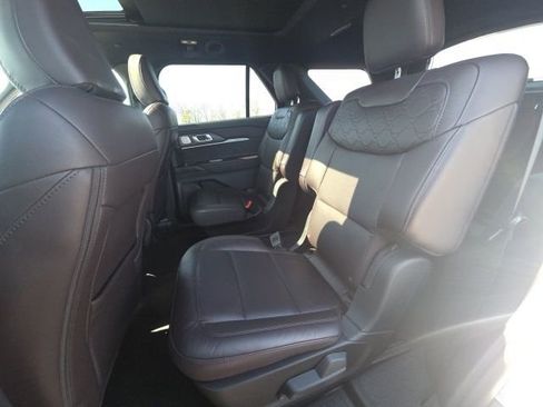 Used 2025 Ford Explorer Platinum w/ LUX Leather Package image 21
