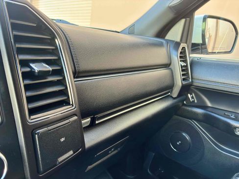 Used 2019 Ford Expedition Limited w/ Equipment Group 301A AWD/4WD image 27