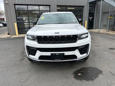 New 2026 Jeep Grand Cherokee Limited AWD/4WD image 9