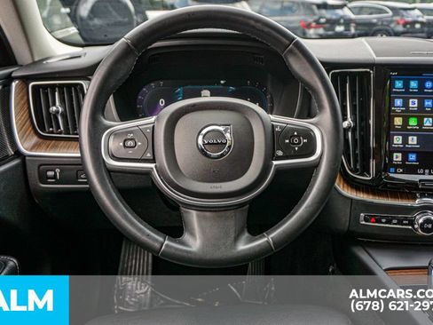 Used 2022 Volvo XC60 B5 Momentum w/ Advanced Package FWD image 30