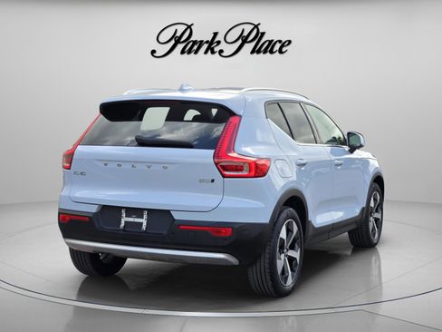 Used 2025 Volvo XC40 B5 Plus AWD/4WD image 6