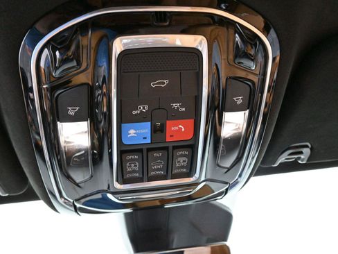 Used 2023 Jeep Grand Wagoneer Series III image 30