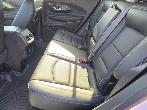 Used 2022 GMC Terrain SLT w/ Infotainment Package II image 12