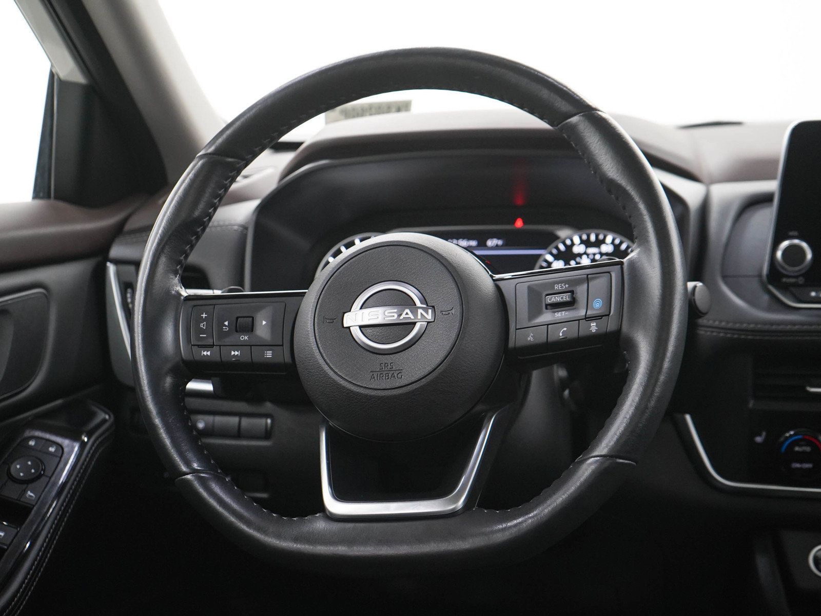 Used 2023 Nissan Rogue SV w/ SV Premium B Package AWD/4WD image 17