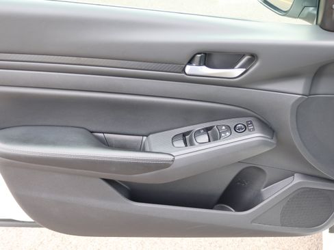 Used 2025 Nissan Altima 2.5 SV FWD image 20