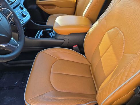 Used 2022 Chrysler Pacifica Pinnacle image 15