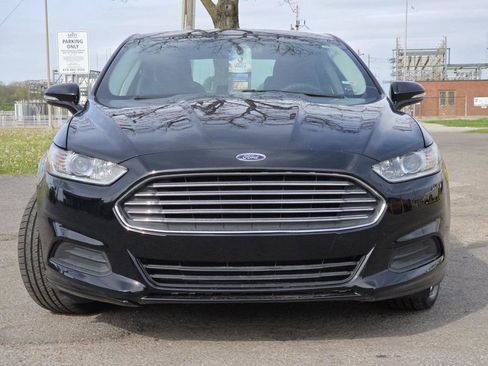 Used 2016 Ford Fusion SE FWD image 8