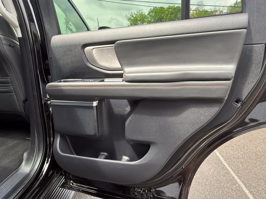Used 2025 Ford Expedition Active AWD/4WD image 25