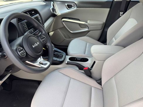 Certified 2025 Kia Soul LX FWD image 9