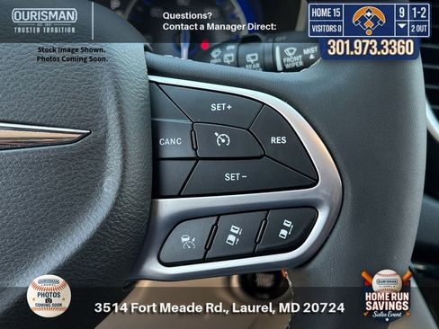 Used 2024 Chrysler Pacifica Touring-L FWD image 25
