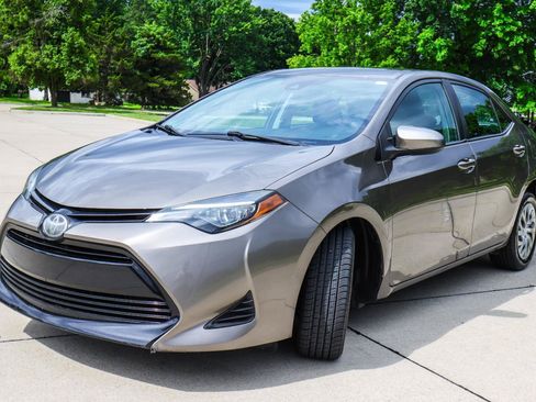 Used 2019 Toyota Corolla LE FWD image 3