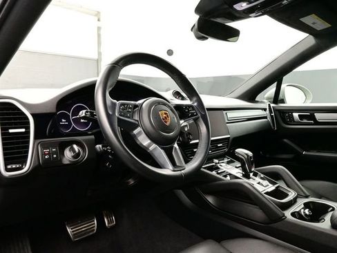 Certified 2022 Porsche Cayenne S AWD/4WD image 4