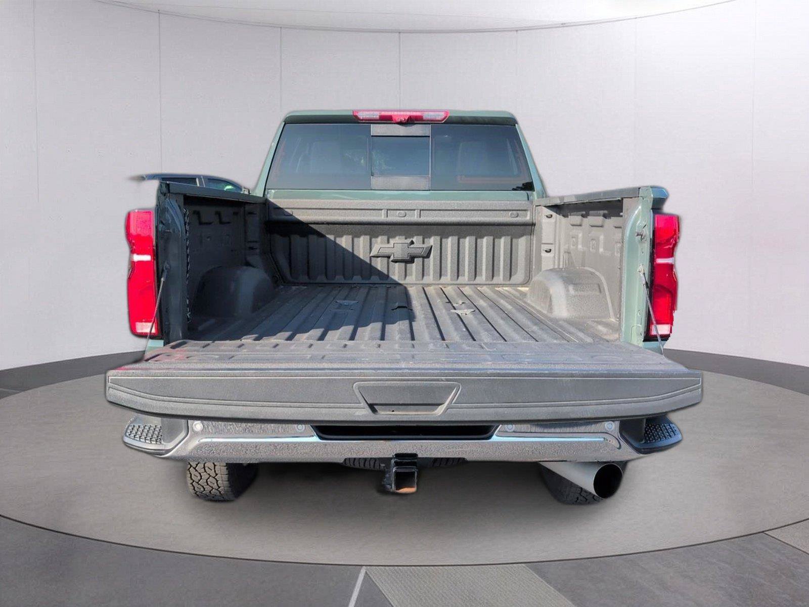 Used 2025 Chevrolet Silverado 2500 LTZ w/ LTZ Convenience Package AWD/4WD image 5