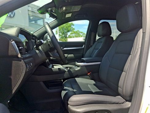 Used 2025 GMC Terrain Elevation w/ Elevation Premium Package AWD/4WD image 13