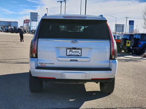 Used 2020 Cadillac Escalade Premium Luxury image 4