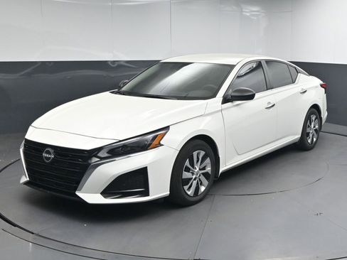 Certified 2024 Nissan Altima 2.5 S FWD image 3