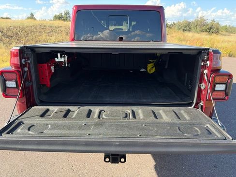 Used 2021 Jeep Gladiator Rubicon AWD/4WD image 13