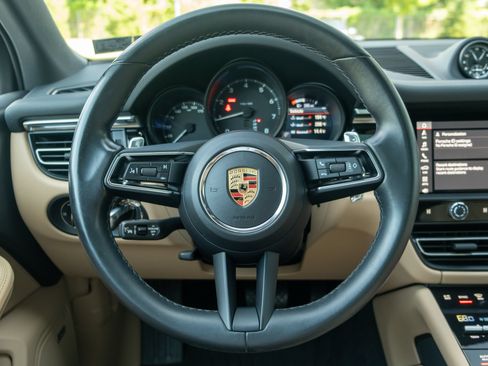 Certified 2024 Porsche Macan AWD/4WD image 27