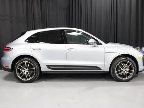 Certified 2025 Porsche Macan image 8