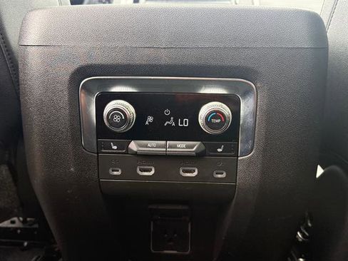 Used 2023 GMC Yukon SLT w/ SLT Premium Package RWD image 13