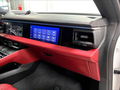 Used 2025 Porsche Macan 4S Electric image 28