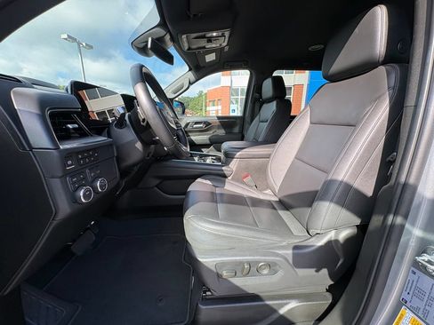 Used 2025 Chevrolet Suburban Z71 AWD/4WD image 11