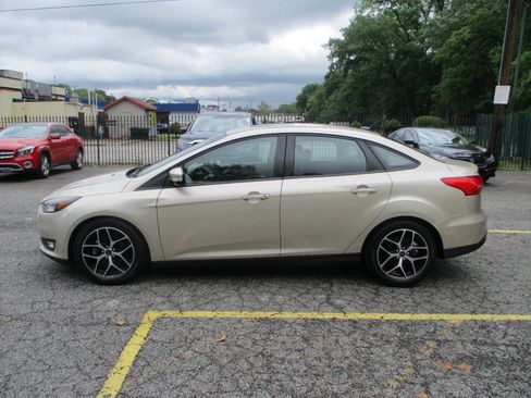 Used 2017 Ford Focus SEL FWD image 9