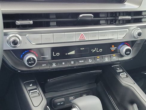 Used 2025 Kia Telluride S FWD image 33