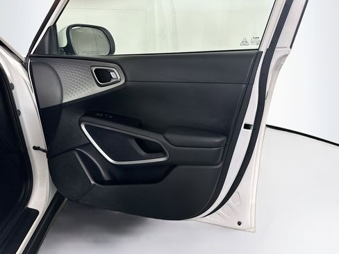 Used 2025 Kia Soul LX w/ LX Technology Package image 30