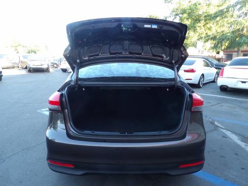 Used 2017 Kia Forte LX image 10