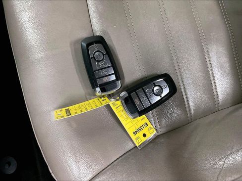 Used 2017 Ford Fusion SE image 13