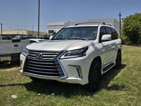 Used 2017 Lexus LX 570 4WD image 3