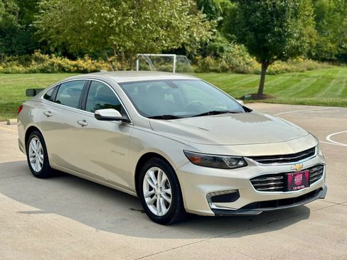 Used 2016 Chevrolet Malibu LT FWD image 3