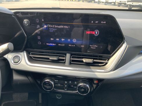 Used 2025 Chevrolet Trax LT FWD image 29