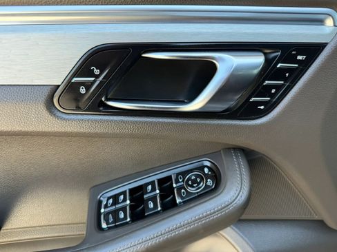 Used 2016 Porsche Macan Turbo AWD/4WD image 36