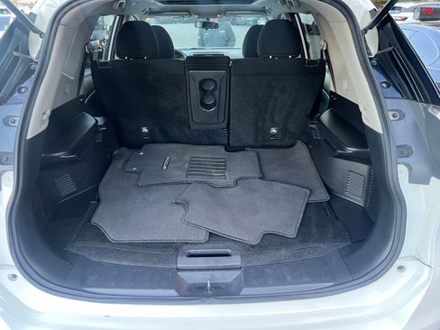 Used 2015 Nissan Rogue SV w/ SV Moonroof Package AWD/4WD image 14